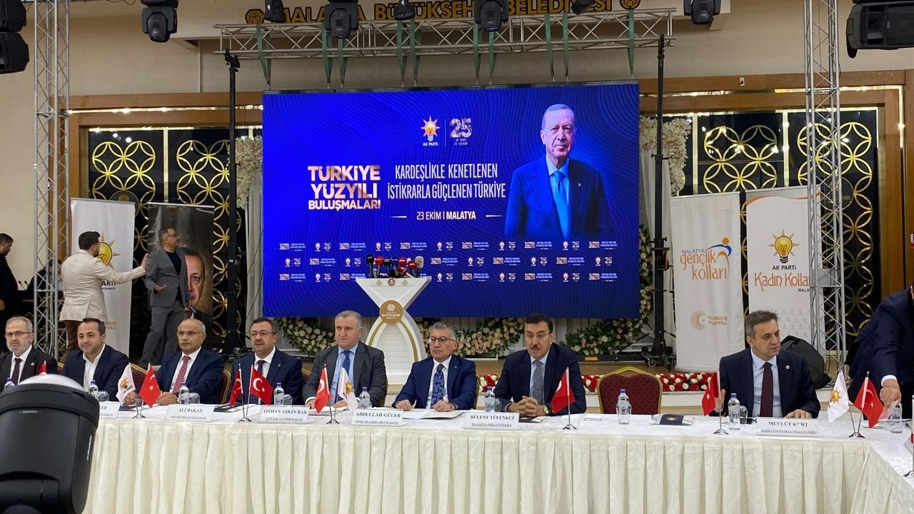 Malatya’da AK Parti Buluşması: Bakan Bak ve Çok Sayıda Milletvekili Bir Araya Geldi